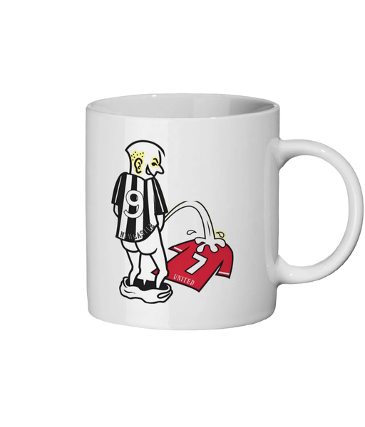 Newcastle Peeing on Man U Mug - Newcastle United Mug